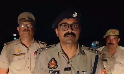 देवरिया में वाहन जांच के दौरान पुलिस मुठभेड़ हथियार बरामद