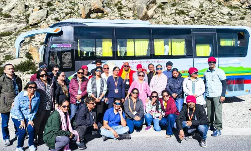तिब्बत में फंसे महाराष्ट्र के 37 श्रद्धालु काठमांडू रवाना तिब्बत में फंसे महाराष्ट्र के 37 श्रद्धालु काठमांडू रवाना