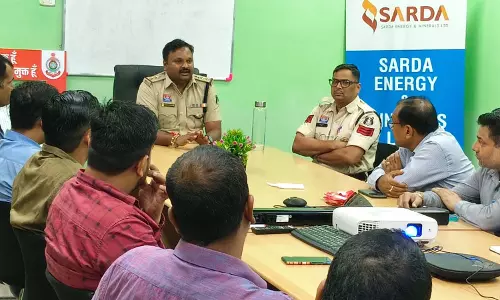रक्षाबंधन के पर्व पर रायगढ़ पुलिस ने मनाया साइबर सुरक्षा बंधन रक्षाबंधन के पर्व पर रायगढ़ पुलिस ने मनाया साइबर सुरक्षा बंधन