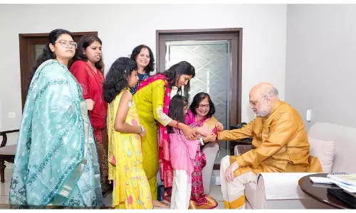 अहमदाबाद में अमित शाह ने डायबिटीज प्रभावित बच्चों संग मनाया रक्षाबंधन