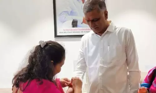 हरिश राव ने महिला जनप्रतिनिधियों और समर्थकों संग मनाया रक्षाबंधन हरिश राव ने महिला जनप्रतिनिधियों और समर्थकों संग मनाया रक्षाबंधन
