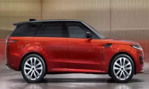 करोड़ों की SUV लॉन्च दमदार इंजन और लग्जरी फीचर्स से लैस