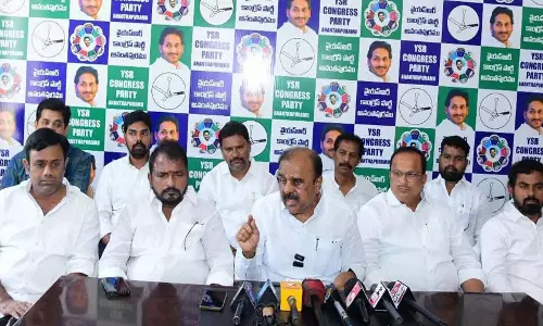 रेयलसीमा में सूखे को लेकर YSRCP का आंध्र सरकार पर हमला रेयलसीमा में सूखे को लेकर YSRCP का आंध्र सरकार पर हमला
