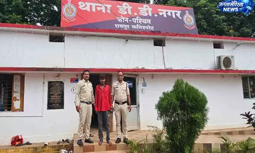 रायपुर में 2 किलो गांजा के साथ आरोपी गिरफ्तार रायपुर में 2 किलो गांजा के साथ आरोपी गिरफ्तार