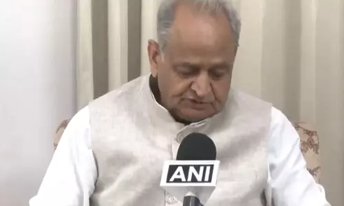 सोनिया गांधी की किताब पर घमासान, गहलोत बोले- प्रकाशन पर हो सकता है दबाव