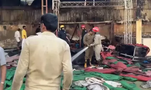 त्योहार के दिन धधक उठा राधा पैलेस, आग बुझाने में दमकल की 6 गाड़ियां जुटीं