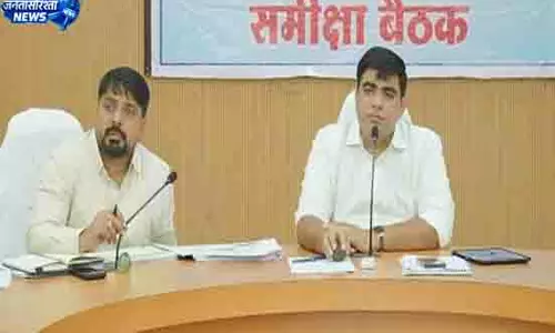 नगरीय निकायों की योजनाओं और निर्माण कार्यों की कलेक्टर ने की समीक्षा