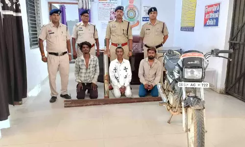 ब्रिक्स से समरसिबल पंप और लोहे के एंगल चोरी करने वाले 3 आरोपी गिरफ्तार