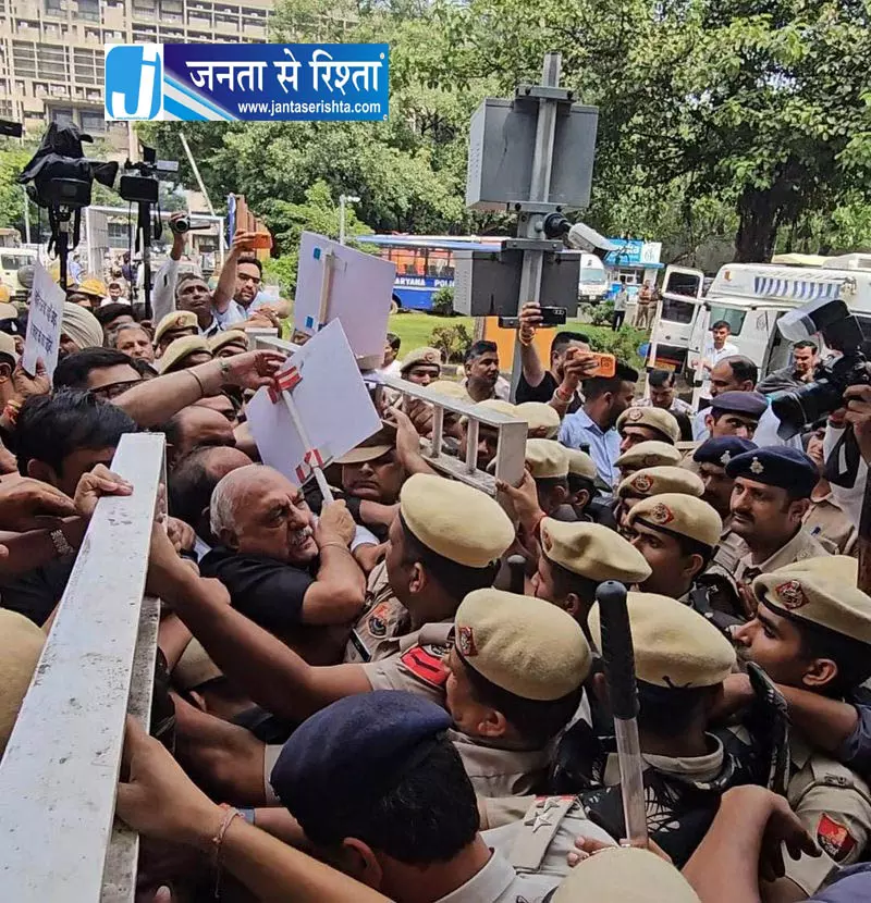 Haryana विधानसभा में हंगामा, 7 कांग्रेस विधायक सस्पेंड Haryana विधानसभा में हंगामा, 7 कांग्रेस विधायक सस्पेंड