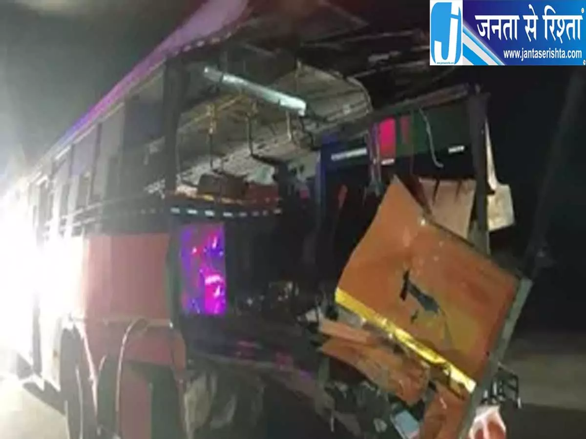 हाईवे पर दर्दनाक हादसा 9 साल की मासूम की गई जान 17 घायल हाईवे पर दर्दनाक हादसा 9 साल की मासूम की गई जान 17 घायल