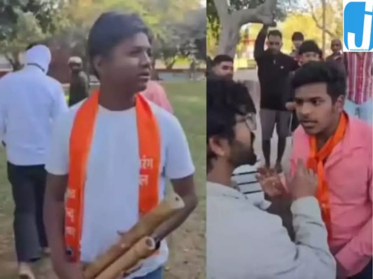 मलाला की किताब पर विवाद पार्क में हंगामा पुलिस पहुंची मौके पर मलाला की किताब पर विवाद पार्क में हंगामा पुलिस पहुंची मौके पर