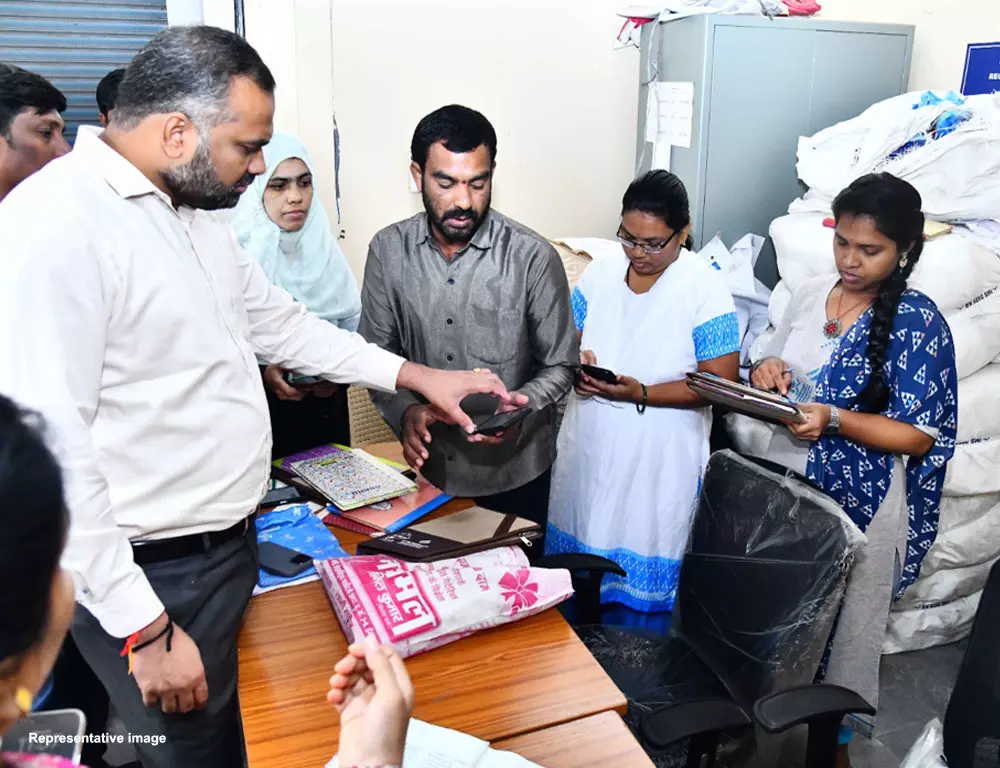 तैयारी तेज़: तेलंगाना में जनगणना प्रश्नावली री-इश्यू, पूछे जाएंगे 40 सवाल तैयारी तेज़: तेलंगाना में जनगणना प्रश्नावली री-इश्यू, पूछे जाएंगे 40 सवाल