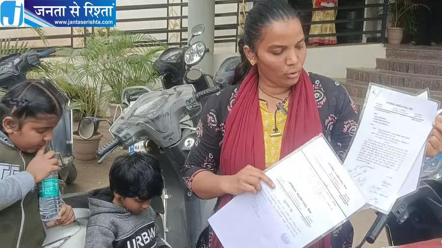 घर के लिए संघर्ष करने वाली महिला ने दो बेटियों संग दी जान घर के लिए संघर्ष करने वाली महिला ने दो बेटियों संग दी जान