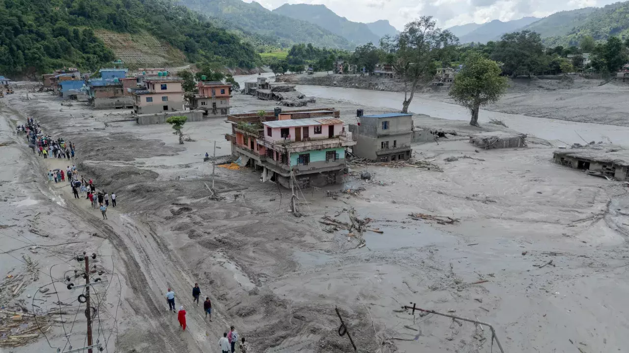 नेपाल में बाढ़ से हाहाकार: मौतों का आंकड़ा 469 पहुंचा, 977 लोग लापता नेपाल में बाढ़ से हाहाकार: मौतों का आंकड़ा 469 पहुंचा, 977 लोग लापता