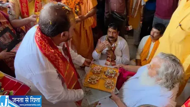 रक्षाबंधन पर रामलला को बहन शांता की राखी अर्पित, विशेष मुहूर्त में हुआ पावन अनुष्ठान रक्षाबंधन पर रामलला को बहन शांता की राखी अर्पित, विशेष मुहूर्त में हुआ पावन अनुष्ठान