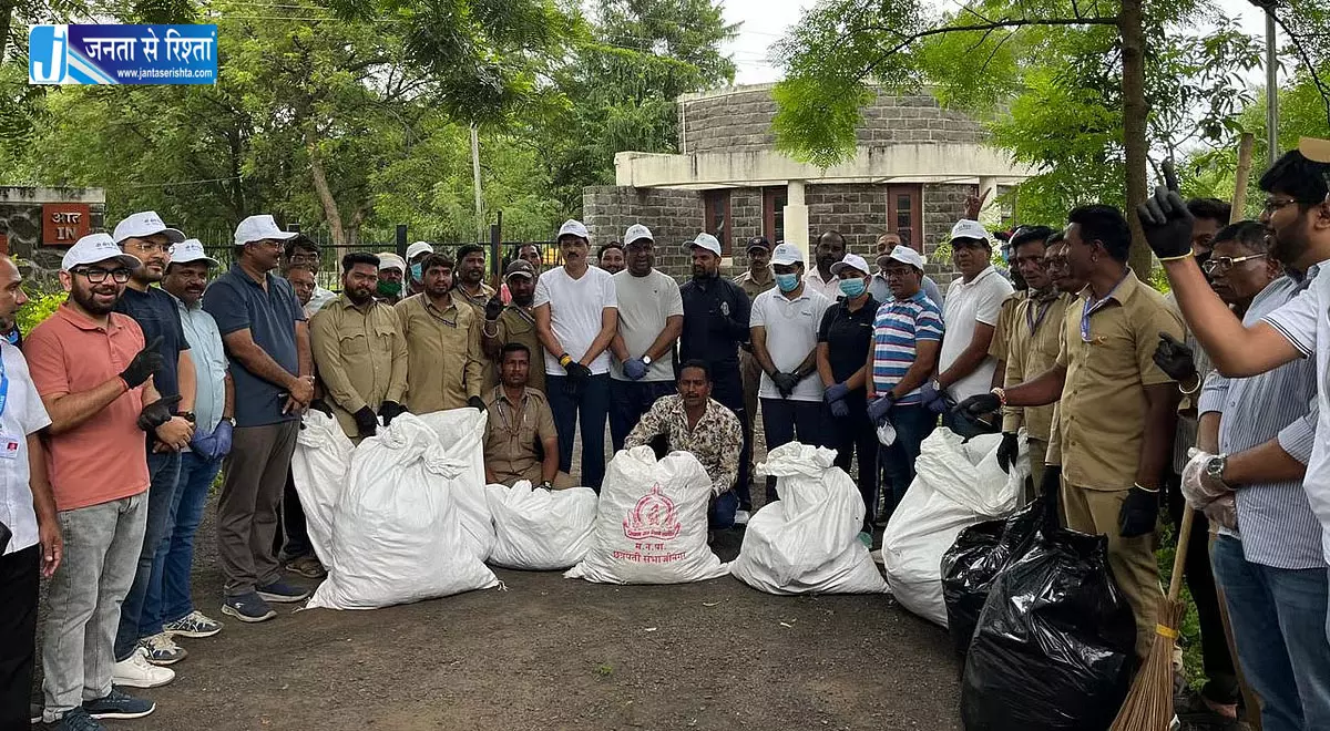 एलोरा में चला बड़ा सफाई अभियान एलोरा में चला बड़ा सफाई अभियान