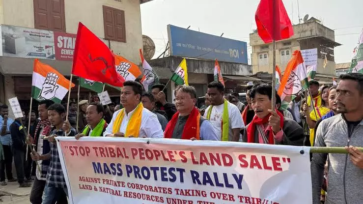 EIA ड्राफ़्ट में बड़ी कमियाँ: मैक्स सीमेंट सुनवाई से पहले स्थानीय लोग नाराज EIA ड्राफ़्ट में बड़ी कमियाँ: मैक्स सीमेंट सुनवाई से पहले स्थानीय लोग नाराज