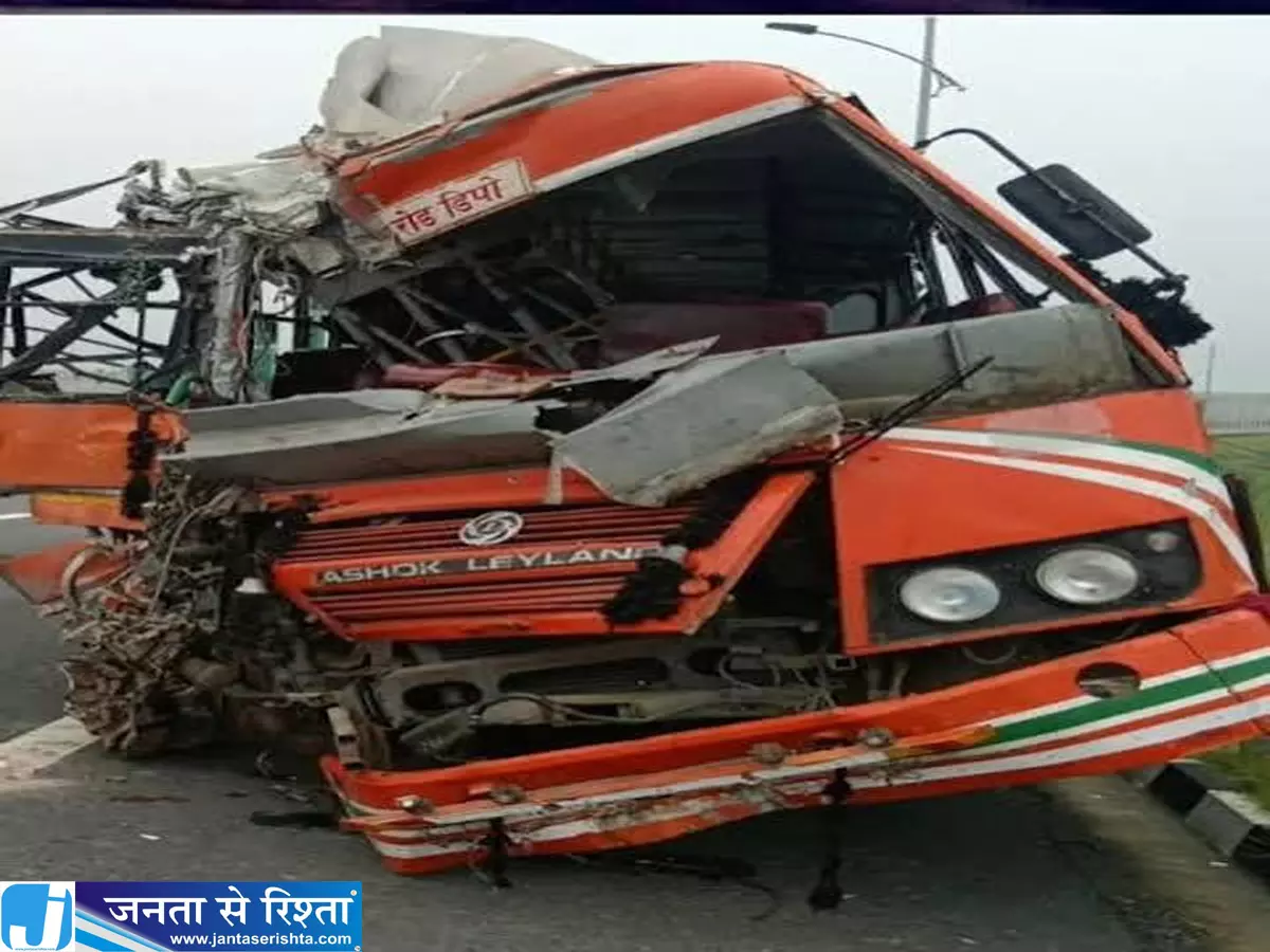 त्योहार की खुशियां बदली मातम में दो बस हादसे त्योहार की खुशियां बदली मातम में दो बस हादसे