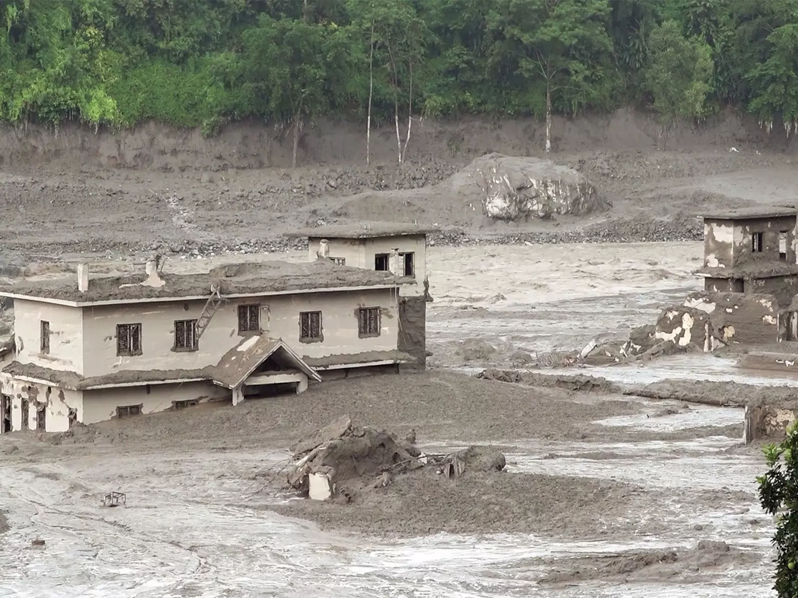 नेपाल में फिर बाढ़ का खतरा त्रिशूली नदी का जलस्तर बढ़ा नेपाल में फिर बाढ़ का खतरा त्रिशूली नदी का जलस्तर बढ़ा