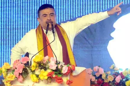 रक्षाबंधन के मौके पर मुख्यमंत्री सुवेंदु ने जादवपुर यूनिवर्सिटी में वामपंथी छात्र समूहों पर किया तीखा हमला रक्षाबंधन के मौके पर मुख्यमंत्री सुवेंदु ने जादवपुर यूनिवर्सिटी में वामपंथी छात्र समूहों पर किया तीखा हमला