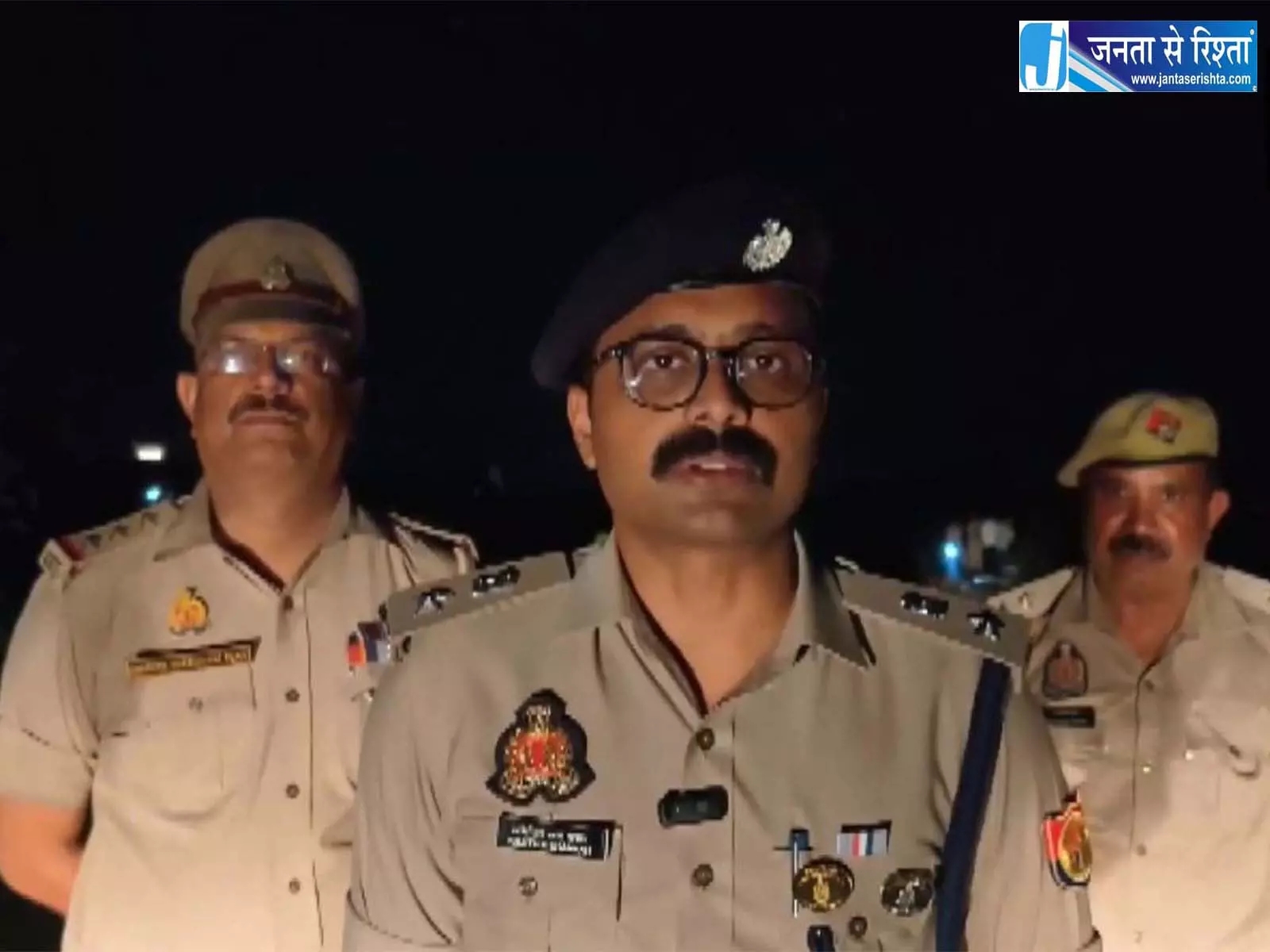 देवरिया में वाहन जांच के दौरान पुलिस मुठभेड़ हथियार बरामद देवरिया में वाहन जांच के दौरान पुलिस मुठभेड़ हथियार बरामद