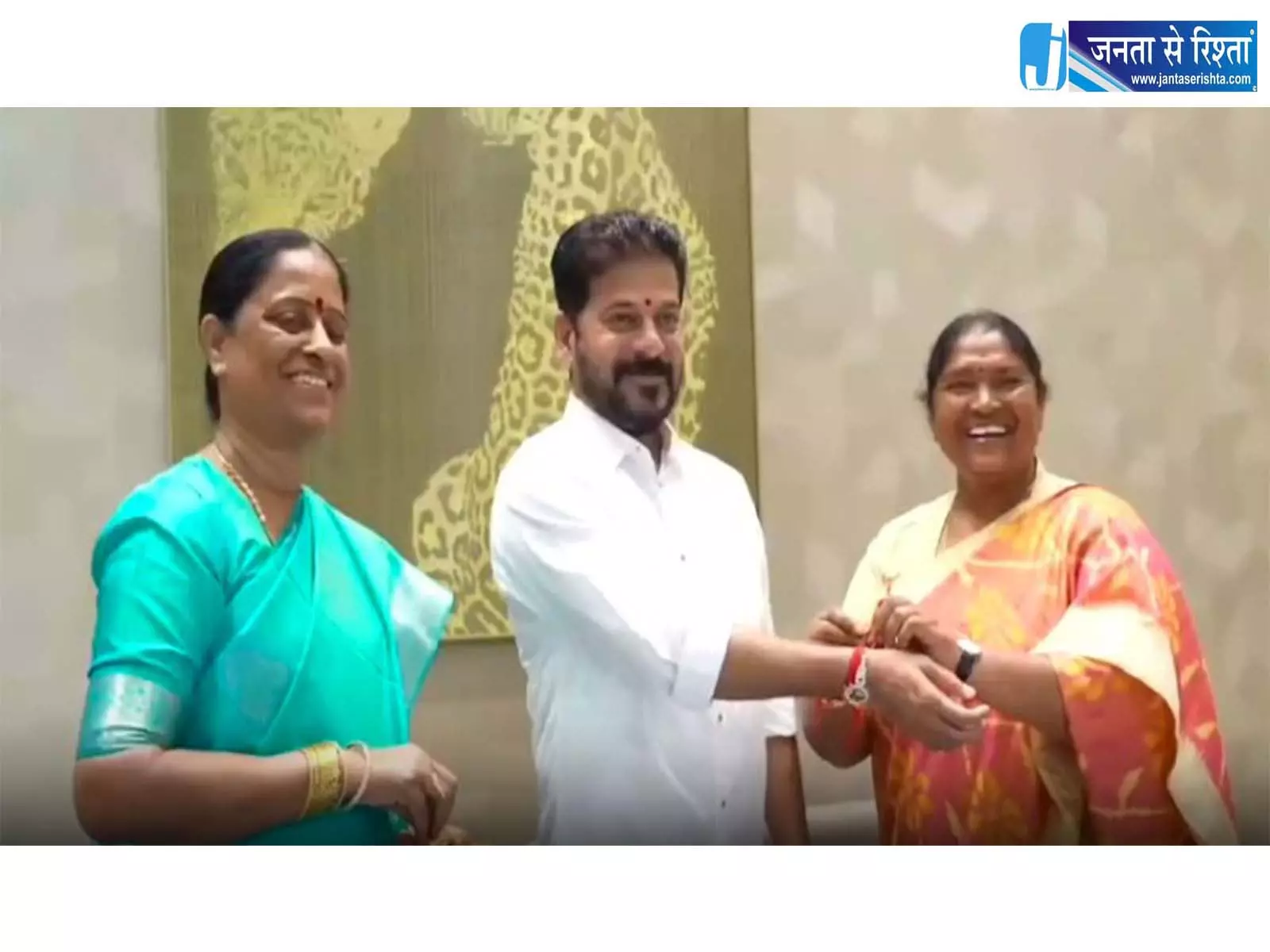 रक्षाबंधन पर दिखा परंपरा और पर्यावरण प्रेम का संगम रक्षाबंधन पर दिखा परंपरा और पर्यावरण प्रेम का संगम