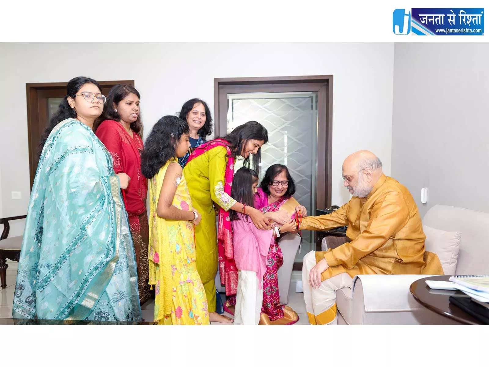 अहमदाबाद में अमित शाह ने डायबिटीज प्रभावित बच्चों संग मनाया रक्षाबंधन अहमदाबाद में अमित शाह ने डायबिटीज प्रभावित बच्चों संग मनाया रक्षाबंधन