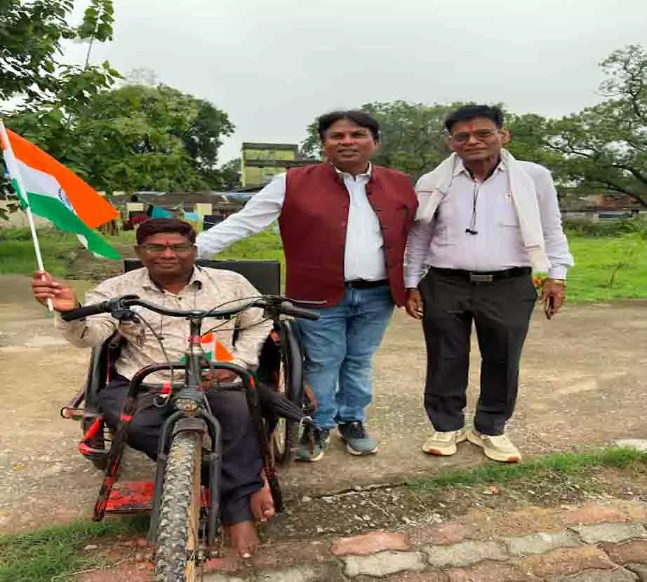 दिव्यांग कल्याण समिति अध्यक्ष गणेशु साहू और सदस्यों ने खुशिहाली से मनाया रक्षाबंधन दिव्यांग कल्याण समिति अध्यक्ष गणेशु साहू और सदस्यों ने खुशिहाली से मनाया रक्षाबंधन