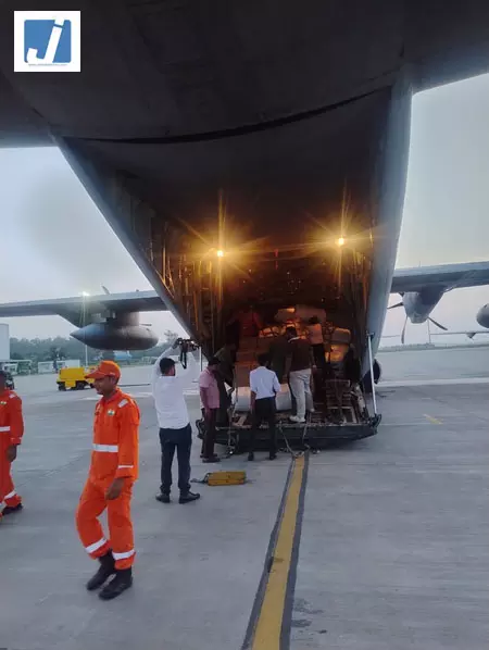 भारत ने बाढ़ प्रभावित नेपाल के लिए डॉक्टरों और पैरामेडिकल कर्मियों की टीम भेजी भारत ने बाढ़ प्रभावित नेपाल के लिए डॉक्टरों और पैरामेडिकल कर्मियों की टीम भेजी