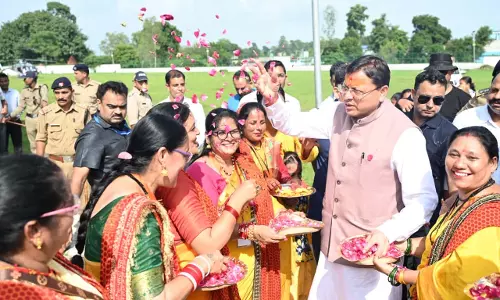 मुख्यमंत्री धामी की बड़ी घोषणा: अब 60 वर्ष की आयु से महिलाओं को रोडवेज बसों में मिलेगा मुफ्त सफर