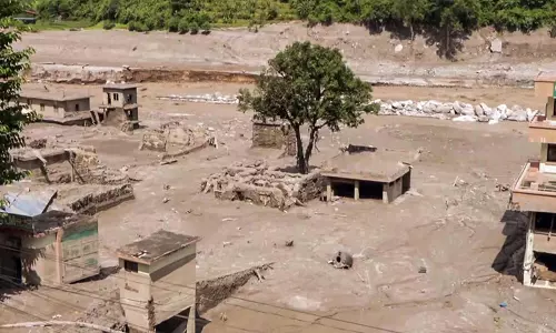 Nepal बाढ़ में लापता महिला को लेकर परिवार चिंतित तलाश जारी Nepal बाढ़ में लापता महिला को लेकर परिवार चिंतित तलाश जारी