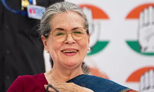 सोनिया गांधी की किताब को लेकर विवाद कांग्रेस ने उठाए अभिव्यक्ति की आजादी पर सवाल