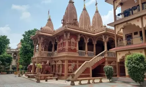 प्रयागराज में स्वामीनारायण मंदिर का हिस्सा गिरा हादसे के समय खाली था परिसर बड़ा हादसा टला प्रयागराज में स्वामीनारायण मंदिर का हिस्सा गिरा हादसे के समय खाली था परिसर बड़ा हादसा टला