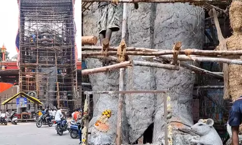हैदराबाद: गणेश चतुर्थी से पहले पंडालों में स्थापित हुए विशाल गणपति हैदराबाद: गणेश चतुर्थी से पहले पंडालों में स्थापित हुए विशाल गणपति
