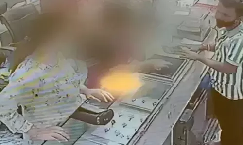 नकली सोना देकर गहने उड़ाने वाली महिलाएं गिरफ्तार