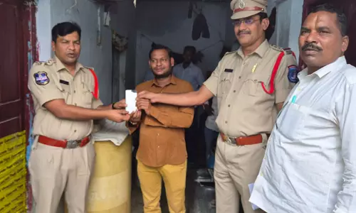 रक्षाबंधन का उपहार: बालानगर पुलिस ने लौटाए 30 गुमशुदा मोबाइल