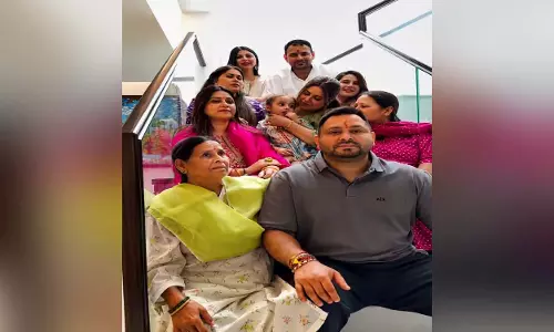 लालू परिवार की रक्षाबंधन तस्वीर से रोहिणी आचार्य गायब, तेजस्वी से विवाद फिर चर्चा में