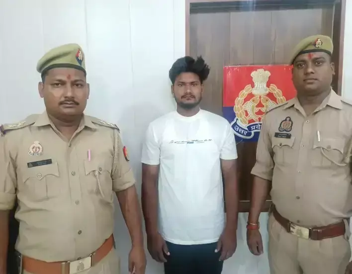 Firozabad: रक्षाबंधन पर घर आ रही युवती की हत्या, दुष्कर्म के आरोप में हत्यारोपित गिरफ्तार