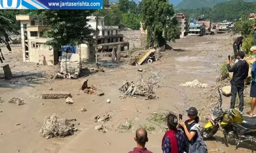 पहाड़ पर शरण ली फिर आया आखिरी फोन नेपाल बाढ़ में परिवार की तलाश जारी