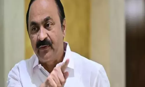 कार्यकर्ताओं ने रोका मुख्यमंत्री का काफिला नाराज CM गाड़ी से उतरकर भिड़े
