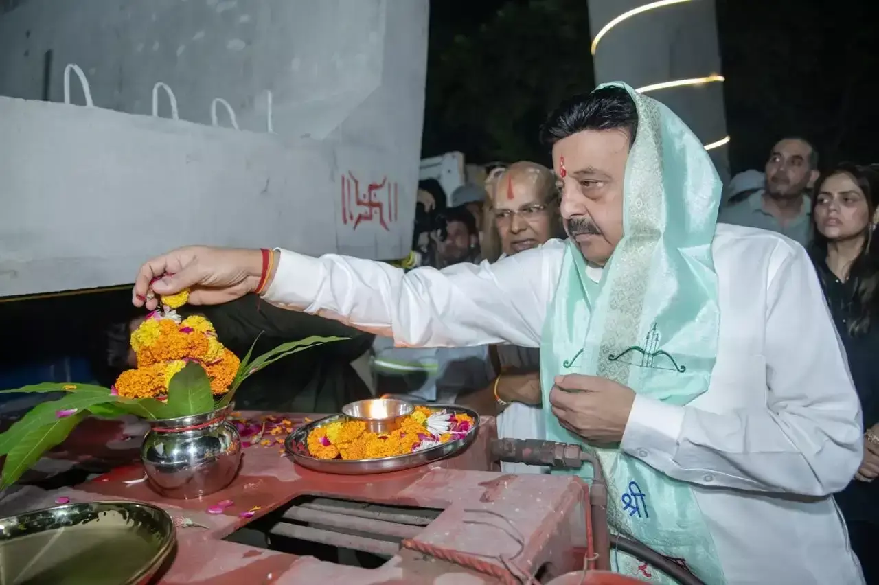 Gurugram: गुरुग्राम मेट्रो के पहले यू-गार्डर की लॉन्चिंग, 160 टन वजन का गार्डर पिलर पर पहुंचा