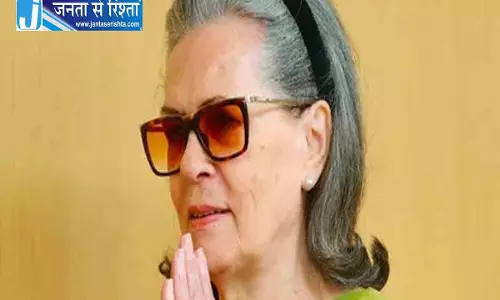 सोनिया गांधी की किताब पर विवाद: बीजेपी और कांग्रेस आमने-सामने