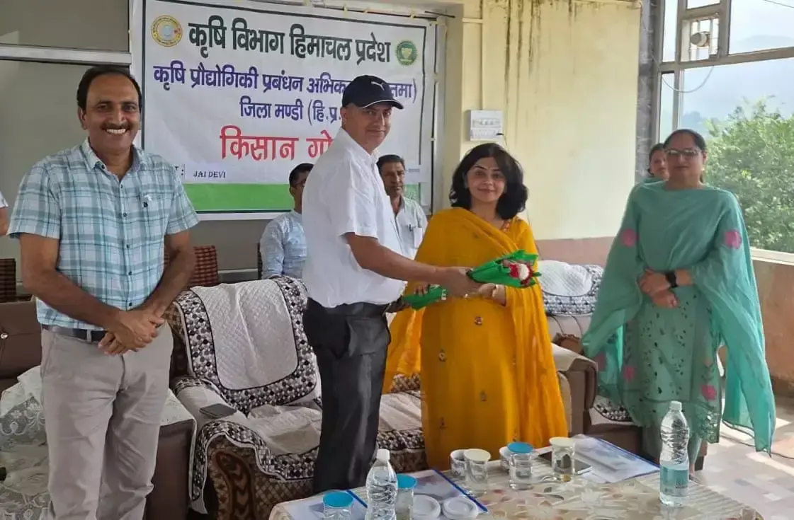 Mandi: जैदेवी में किसानों को प्राकृतिक खेती के फायदे बताए, किसान रजिस्ट्री पर चर्चा