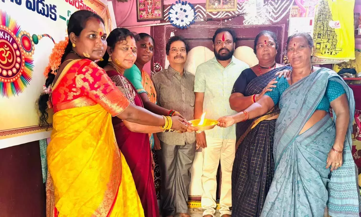 Andhra: नगर निगम कर्मियों ने मनाया रक्षाबंधन Andhra: नगर निगम कर्मियों ने मनाया रक्षाबंधन