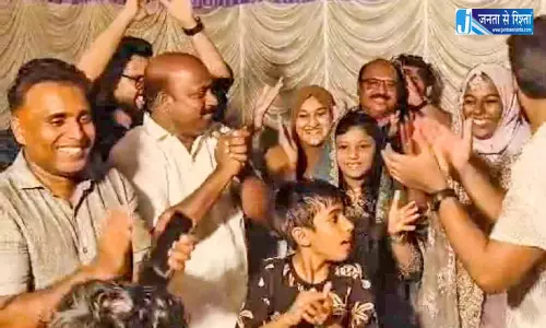 मेहंदी समारोह में मंत्री ने लगाए ठुमके