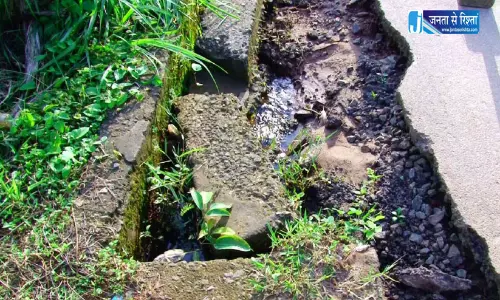 यार्ड से सड़क और नाली को नुकसान का आरोप