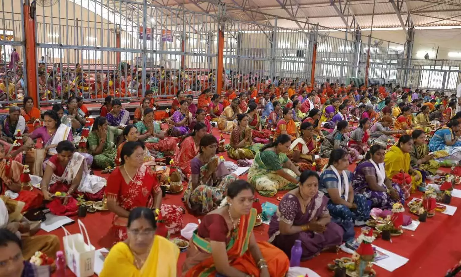 Andhra: श्रीशैलम में सामूहिक वरलक्ष्मी व्रत में 900 से अधिक भक्त शामिल हुए