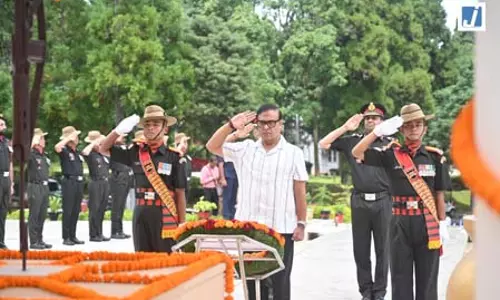 मुख्यमंत्री सरमा ने शिलांग में असम रेजिमेंट के वीरों को श्रद्धांजलि अर्पित की
