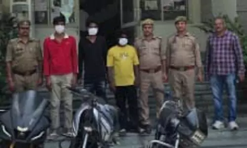 चोरी की बाइक बेचने वाले गिरोह का खुलासा, पुलिस ने 3 आरोपियों को पकड़ा चोरी की बाइक बेचने वाले गिरोह का खुलासा, पुलिस ने 3 आरोपियों को पकड़ा