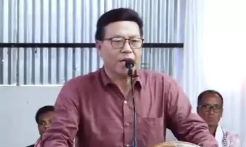 Manipur: हिंसा पर घिरी सरकार, कांग्रेस ने मांगा CM का इस्तीफा Manipur: हिंसा पर घिरी सरकार, कांग्रेस ने मांगा CM का इस्तीफा